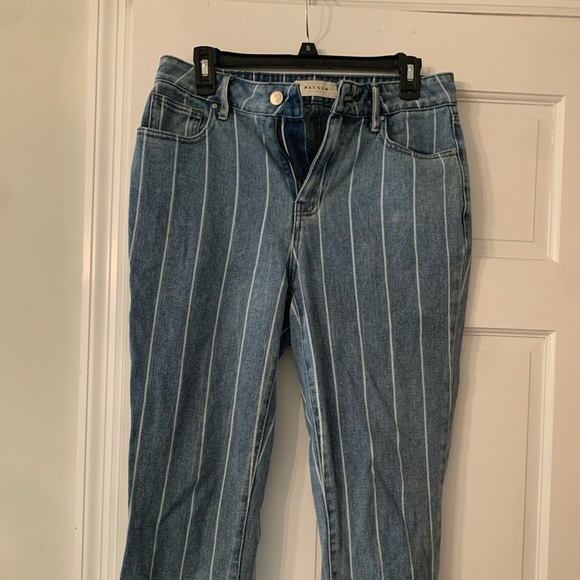 PacSun Mom Jeans - Picture 3 of 4